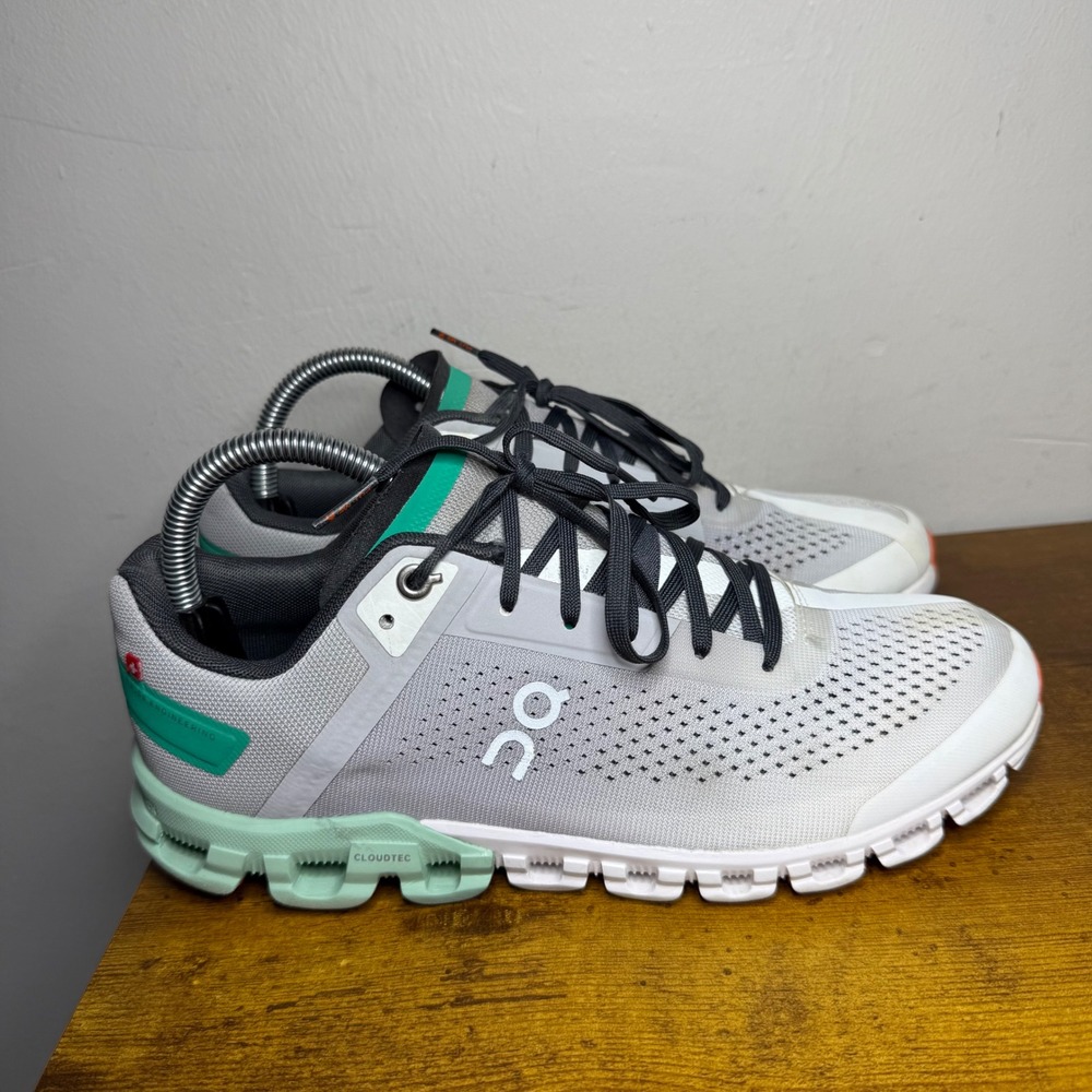 On Cloudflow Running Shoes Womens Size 8 Grey Mint 35.98208